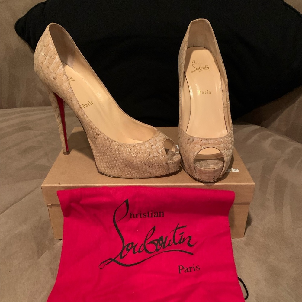 Christian Louboutin size 40 Vendome 120 Liege Embosse peep toe pumps